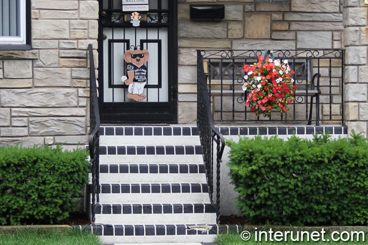 beautiful-front-porch-with-stylish-steps