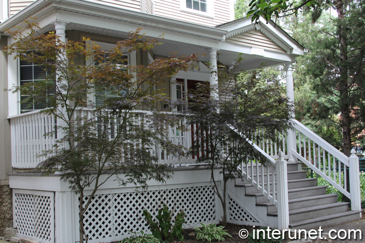 covered-porch-with-wood-columns