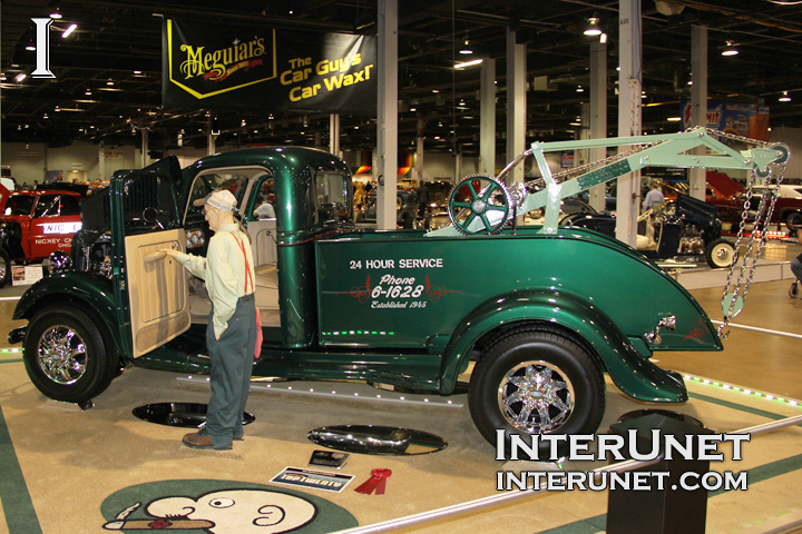 1935-Ford-Wrecker-service-car