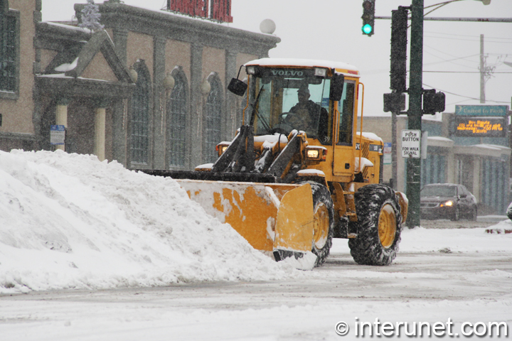 tractor-plowing-snow-in-Chicago