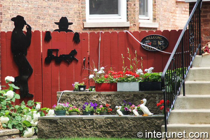 red-wood-fence-with-man-silhouettes