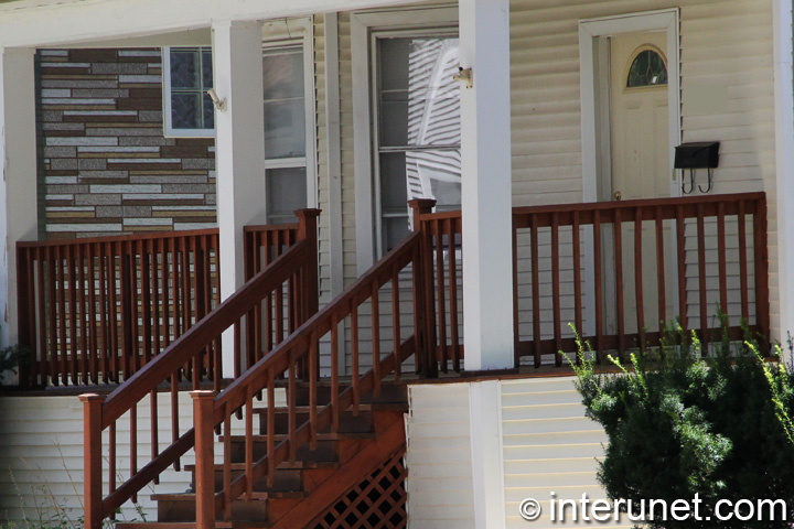 siding-house-with-front-porch