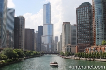 Boat tour on Chicago River 
