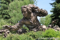 man sculpture in Chicago botanic garden