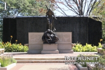 Sculpture-in-Lincoln-Park-Zoo