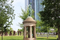 Sculptures-in-Grant-Park-Chicago