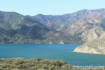 amazing-view-of-mountain-lake 