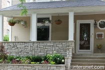 stone-front-porch-decorated