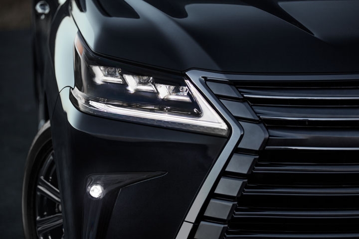 2021 Lexus LX 570 front