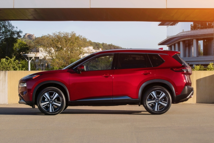 2021 Nissan Rogue driver side view