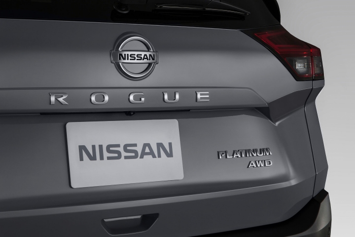 2021 Nissan Rogue tail