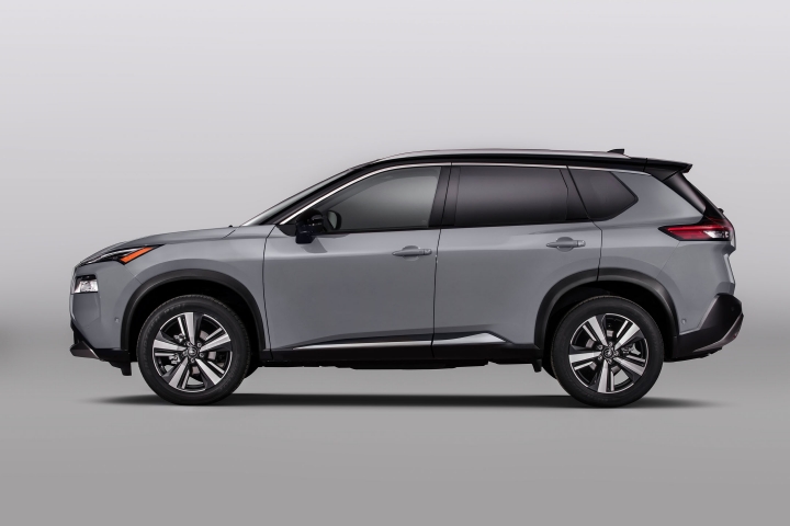 2021 Nissan Rogue driver side