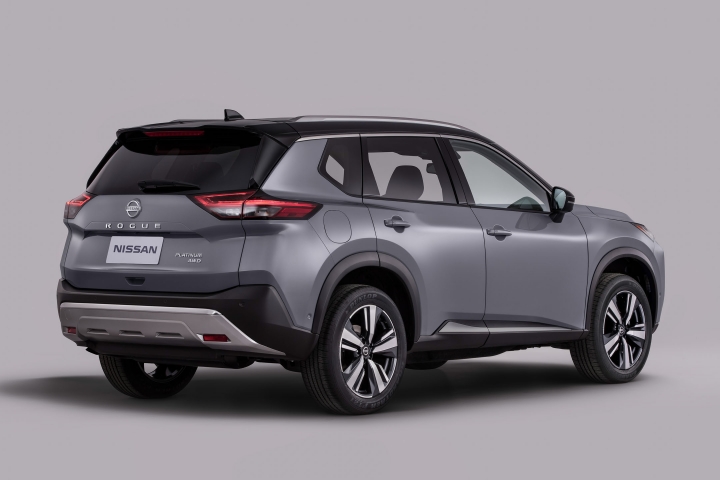 2021 Nissan Rogue rear side