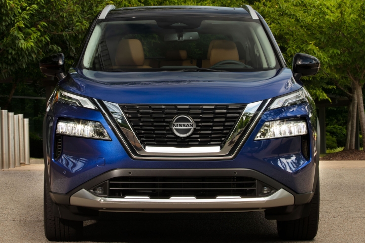 2021 Nissan Rogue front
