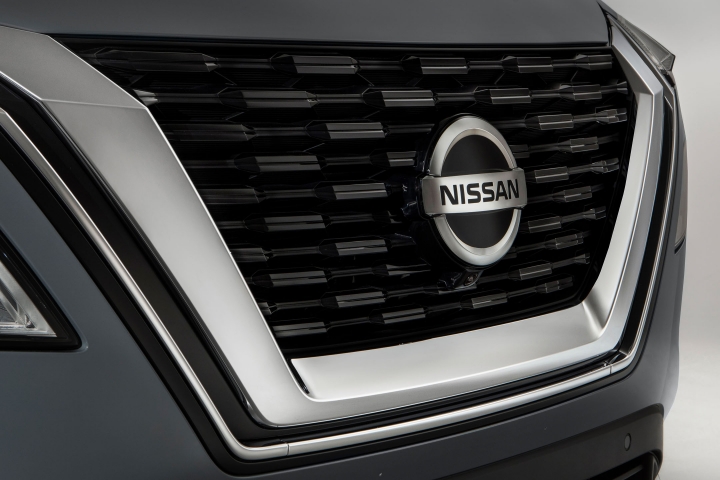 2021 Nissan Rogue grille