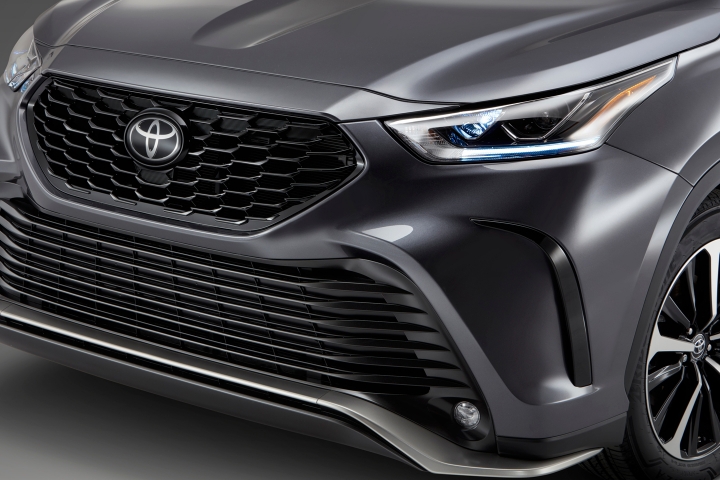 2021 Toyota Highlander XSE front side