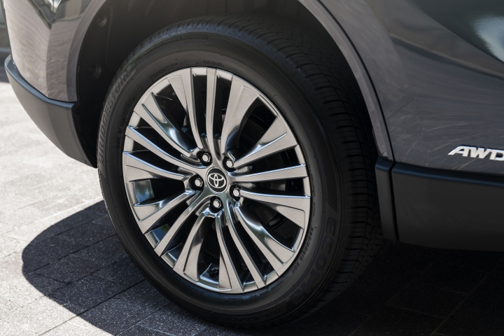 2021 Toyota Venza Limited wheels