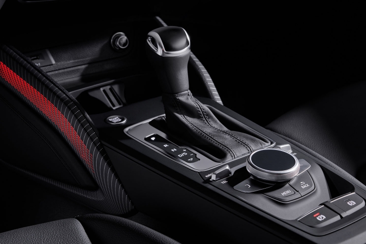 2021-Audi-Q2-center-console