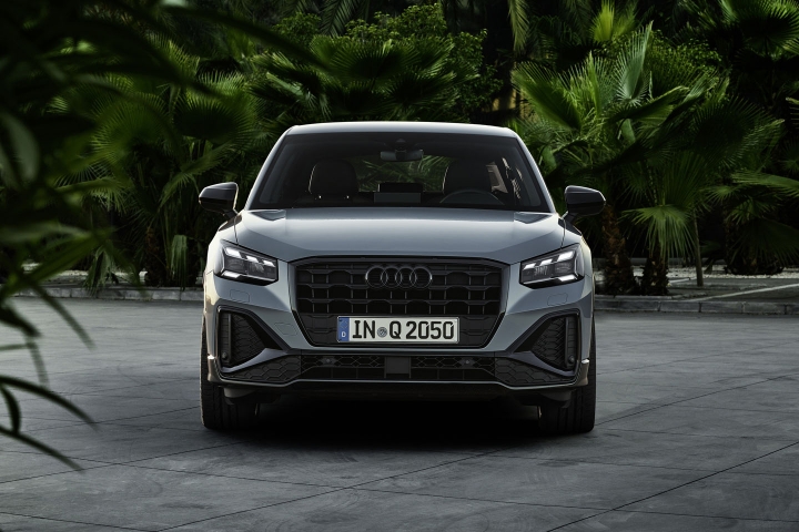 2021-Audi-Q2-front-side