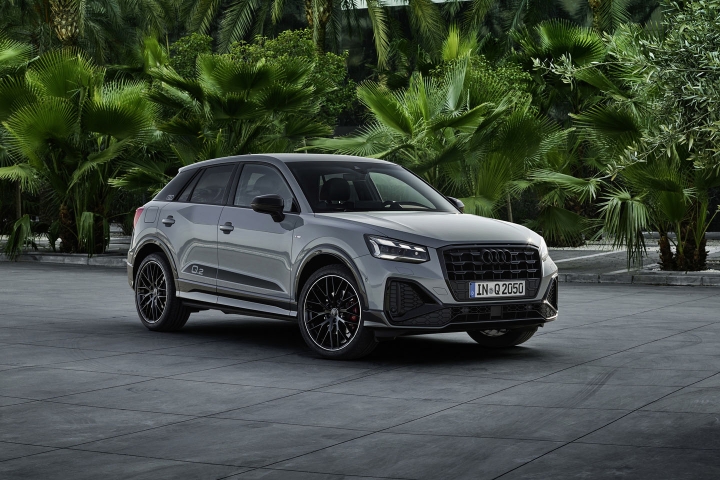 2021-Audi-Q2-passenger-side