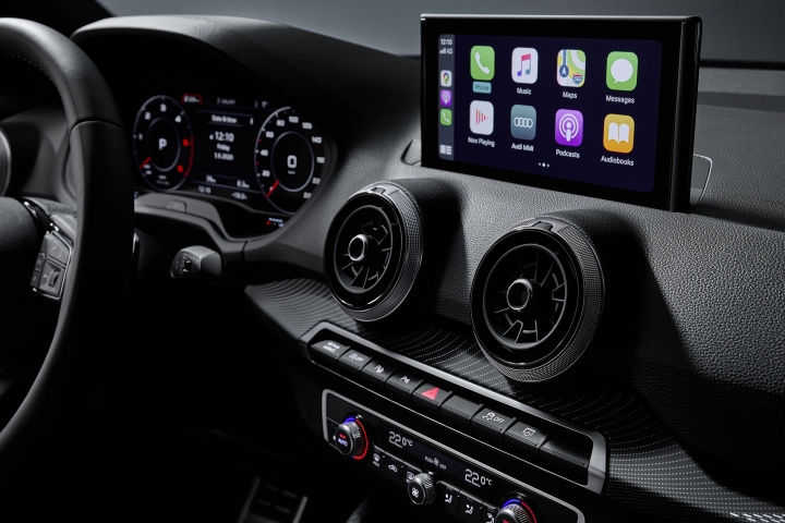 2021-Audi-Q2-touch-screen