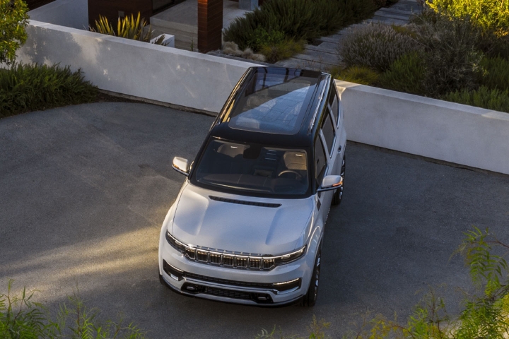 2022-Jeep-Grand-Wagoneer-bird-eye