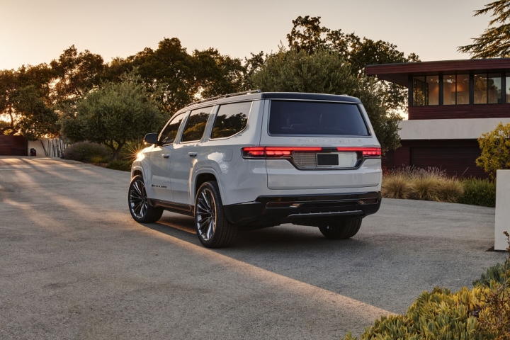 2022-Jeep-Grand-Wagoneer-exterior-design