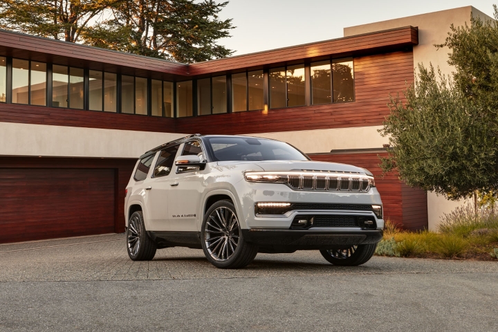 2022-Jeep-Grand-Wagoneer-hybrid-electric