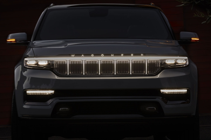 2022-Jeep-Grand-Wagoneer-front-lights