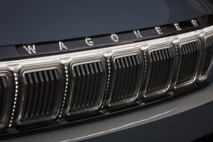 2022-Jeep-Grand-Wagoneer-grille