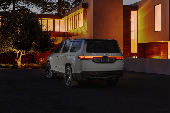 2022-Jeep-Grand-Wagoneer-in-driveway