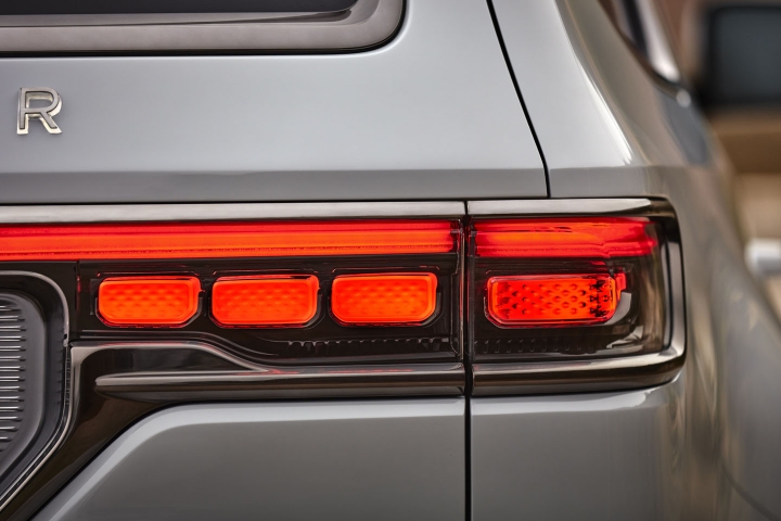 2022-Jeep-Grand-Wagoneer-taillights