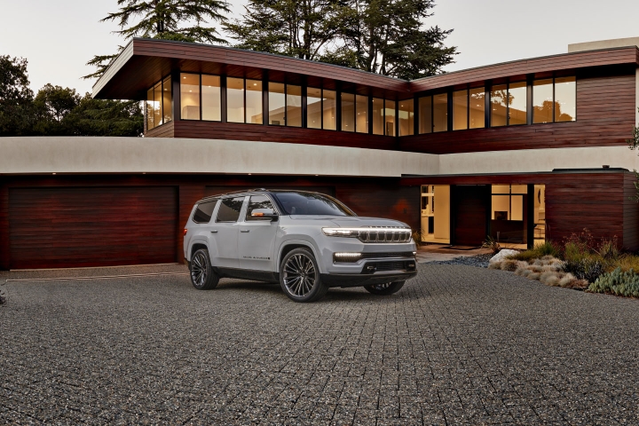 2022-Jeep-Grand-Wagoneer-wallpaper