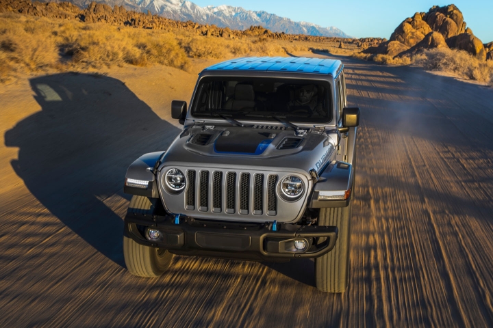 2021-Jeep-Wrangler-Rubicon-4xe-off-road-drive