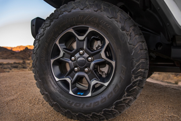 2021-Jeep-Wrangler-Rubicon-4xe-wheel