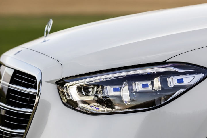 2021-Mercedes-Benz-S-Class-digital-headlights