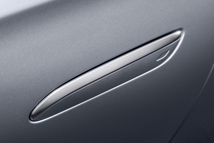 2021-Mercedes-Benz-S-Class-rear-door-handle