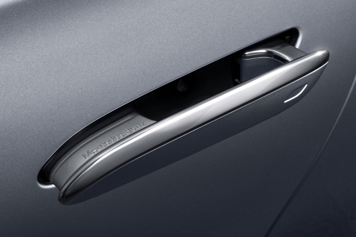 2021-Mercedes-Benz-S-Class-door-handle