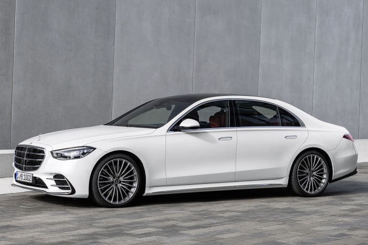 2021-Mercedes-Benz-S-Class-front-driver-side