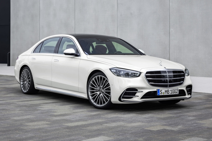 2021-Mercedes-Benz-S-Class-front-side-right