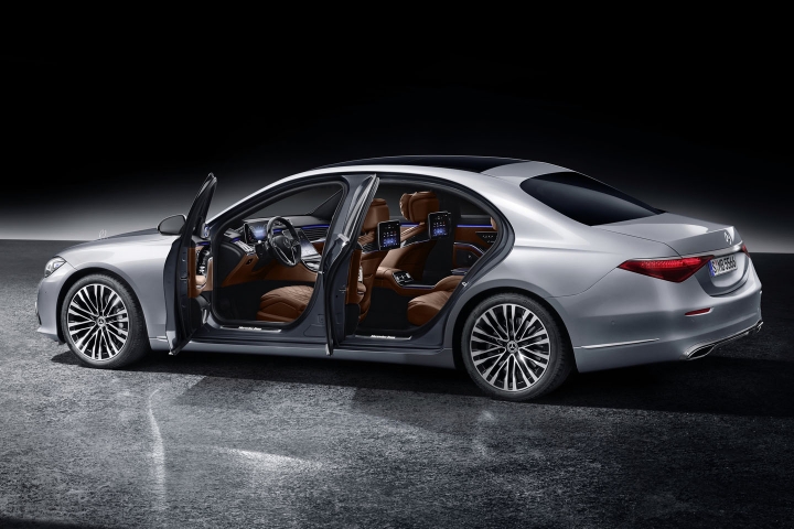 2021-Mercedes-Benz-S-Class-left-doors