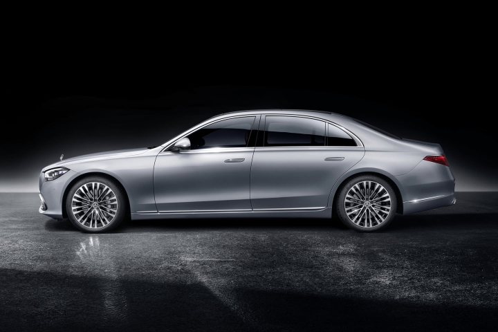 2021-Mercedes-Benz-S-Class-left-side