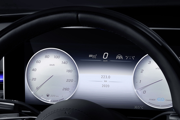 2021-Mercedes-Benz-S-Class-speedometer