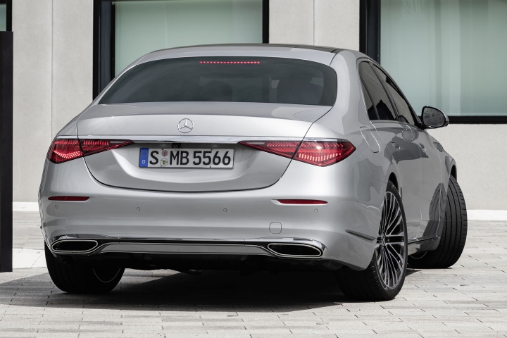 2021-Mercedes-Benz-S-Class-turning-radius