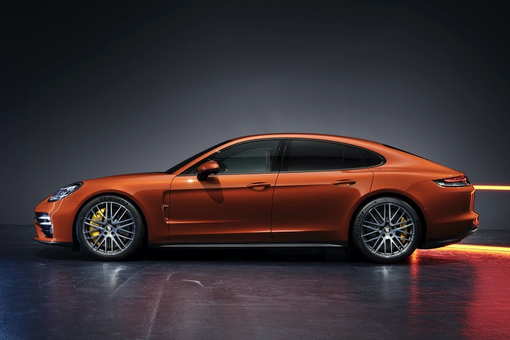 2021-Porsche-Panamera-Turbo-S-driver-side