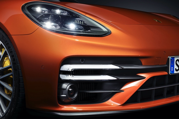 2021-Porsche-Panamera-Turbo-S-headlights-bumper