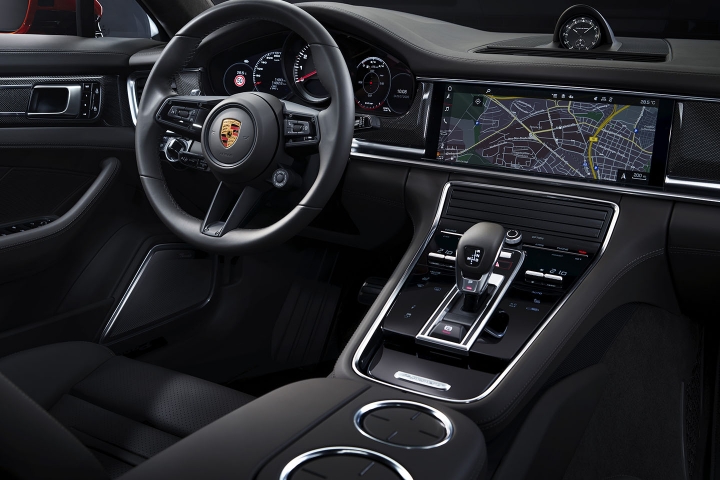 2021-Porsche-Panamera-Turbo-S-center-console