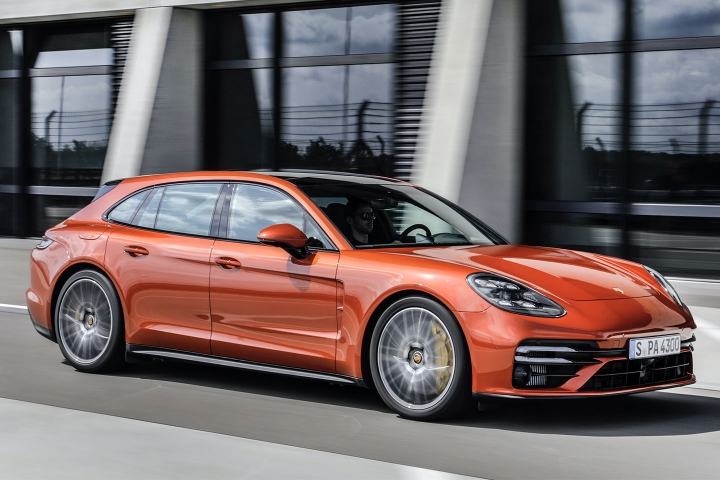 2021-Porsche-Panamera-Turbo-S-passenger-side