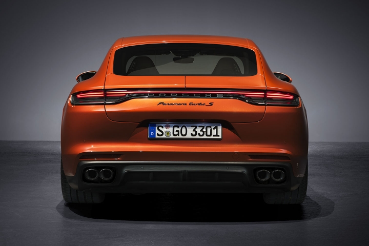 2021-Porsche-Panamera-Turbo-S-rear