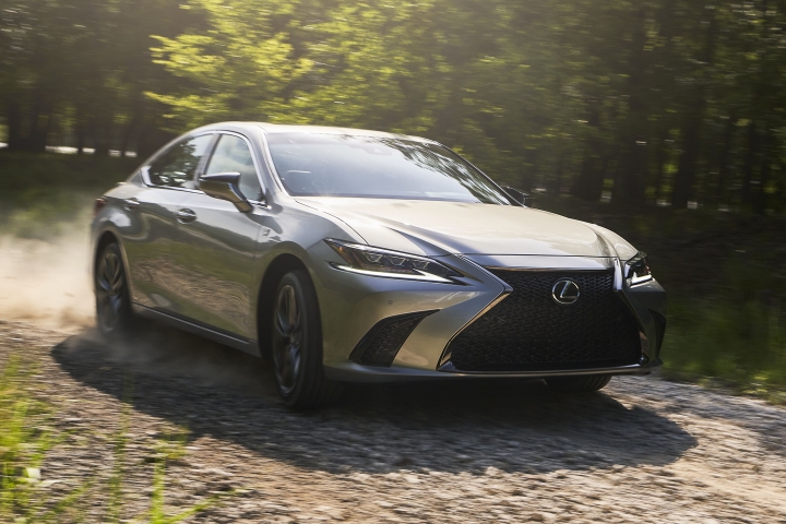 2021_Lexus_ES_250_AWD_F_Sport_driving